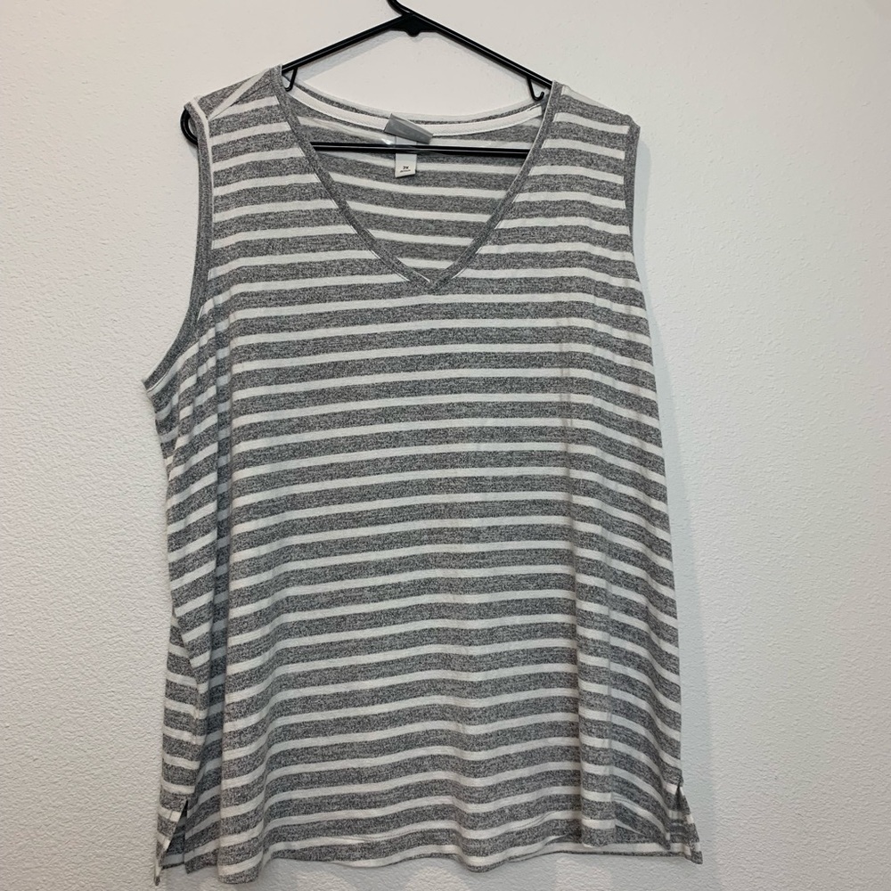 🌿Gray & white womens sleeveless top